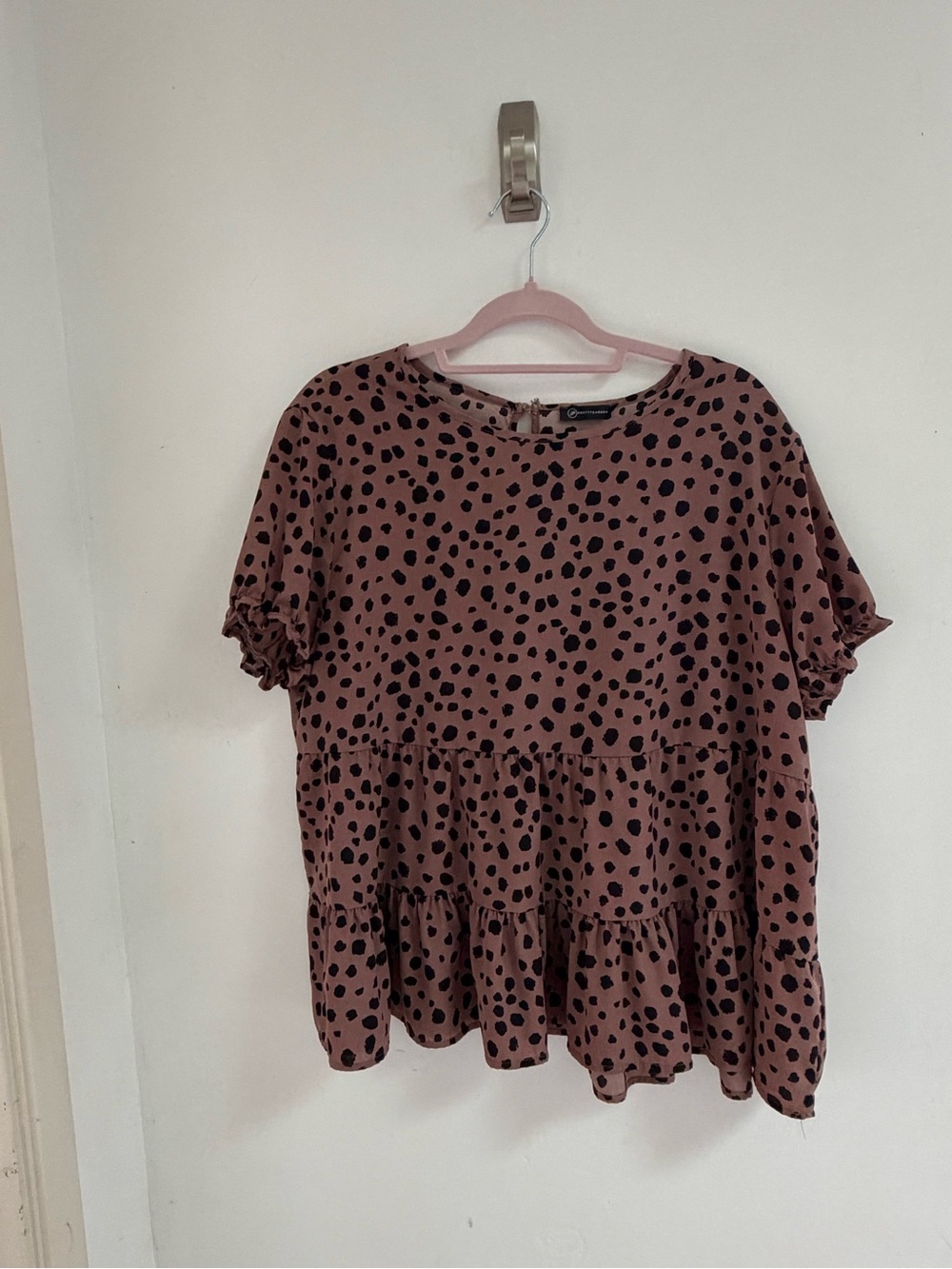Short-Sleeve Tiered Peasant Blouse in Mauve with Animal Print